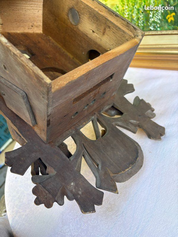 ✨ Ancien coucou en bois sculpté à la main – superbe pièce vintage à détourner ✨ Magnifique ancien coucou en bois entièrement sculpté à la main, une véritable pièce artisanale pleine de charme et d’au (image 5)