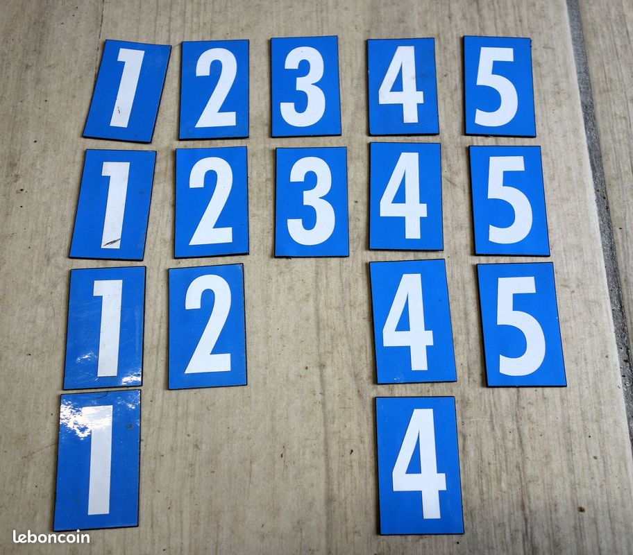 Lot de 16 numéros aimantés (image 1)