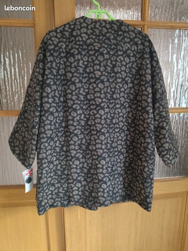 Veste kimono à imprimé animalier avec poches en fourrure (image 2)