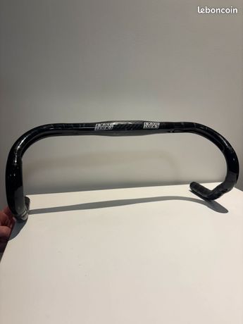 Cintre RACE FACE SIXC Relevé Carbone 19 mm 31.8 mm 785 mm Noir Rouge