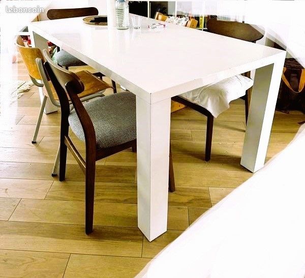 Table blanc laquée (image 1)