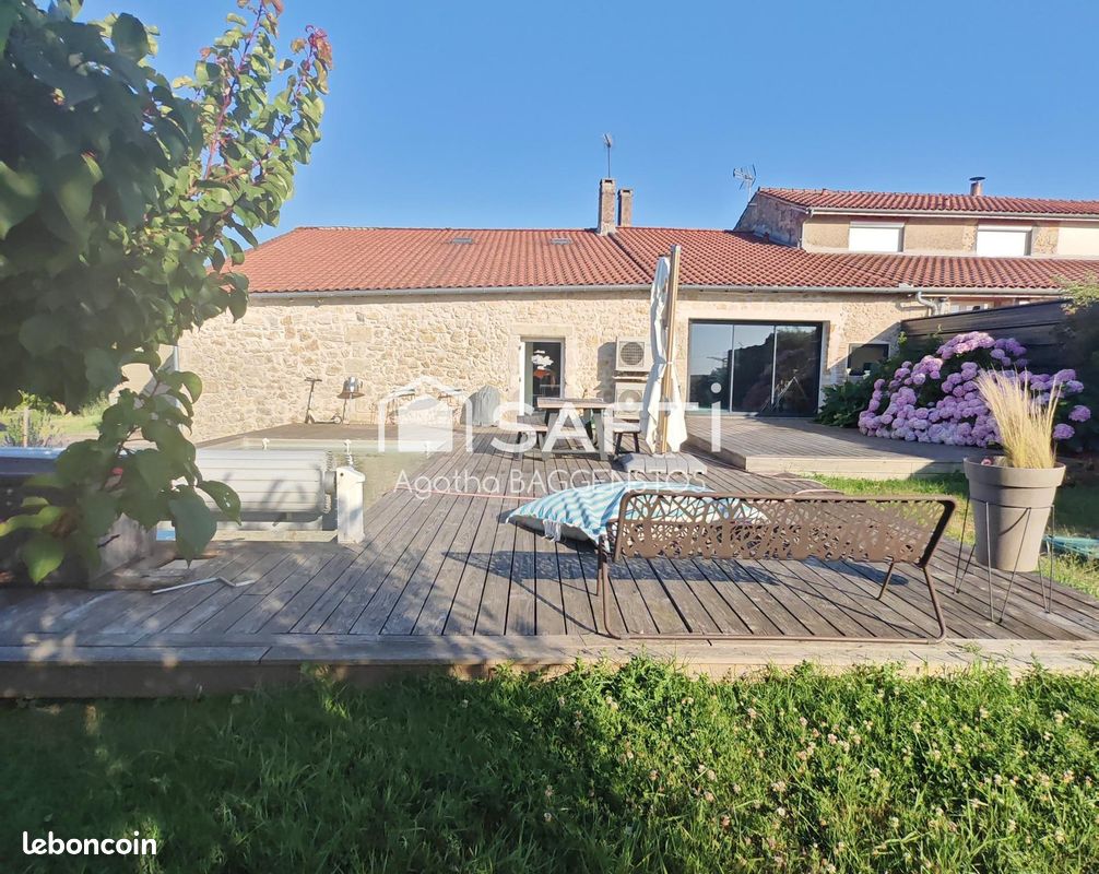 Maison 7 pièces 200 m² · à Sainte-Croix-du-Mont · 200 m² · 322 000 €
