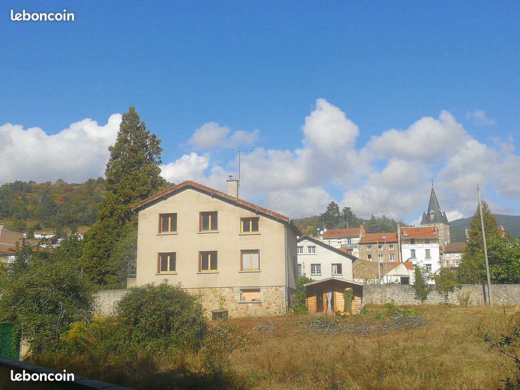 Maison 8 pièces 120 m² · à Bourg-Argental · 120 m² · 205 000 €
