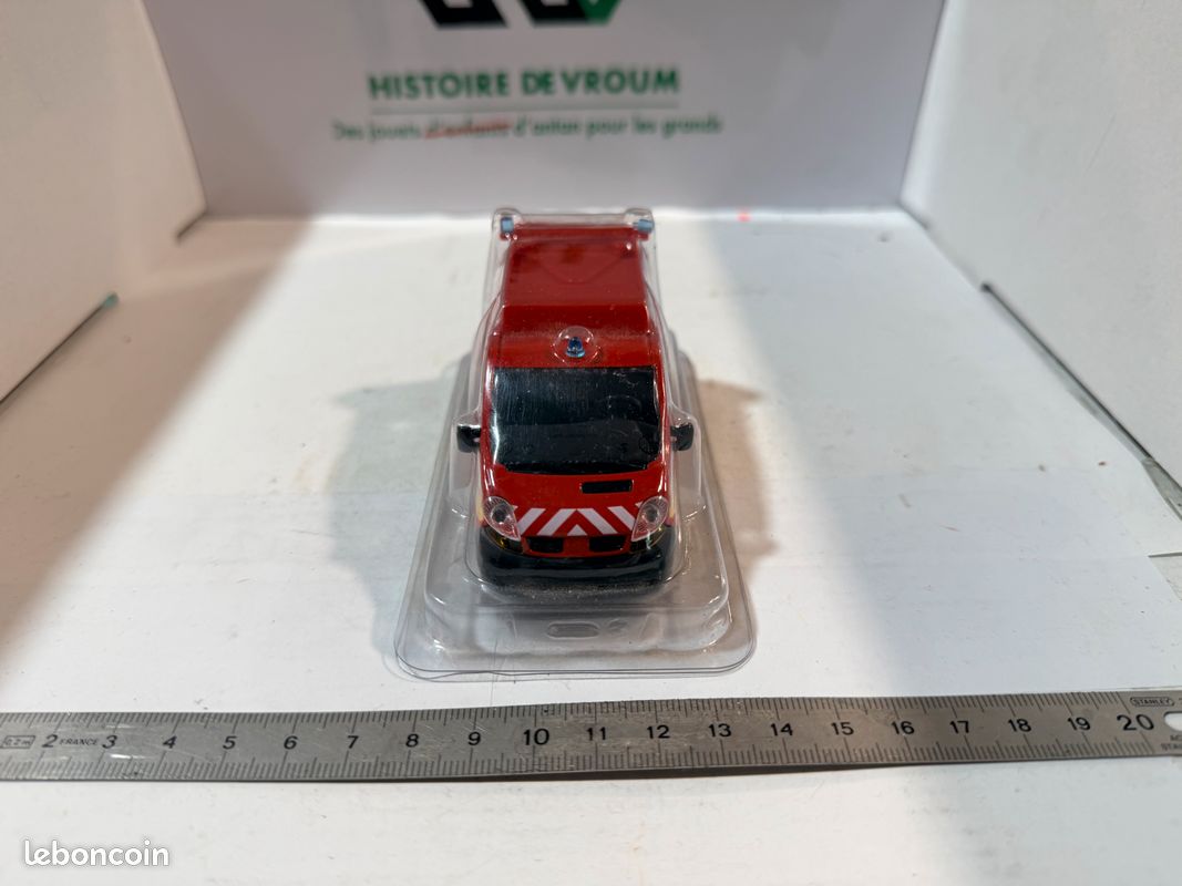 CAMION DE POMPIERS Renault trafic SOLIDO 1/50 EUR 6,00 - FR