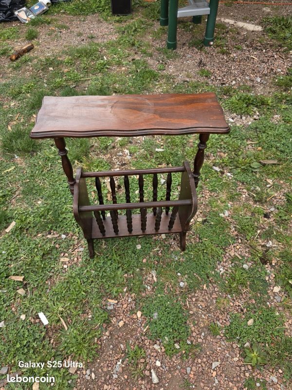Bout de canapé / Table basse porte-revues en bois vintage (image 2)