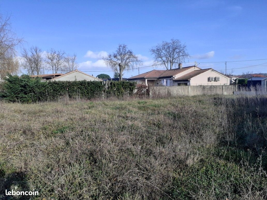Terrain 693 m² · à Garidech · 154 000 €