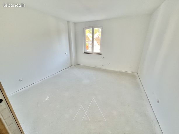 https://img.leboncoin.fr/api/v1/lbcpb1/images/8e/4d/c3/8e4dc3a9e873805829d7823ff7b64d02297adb52.jpg?rule=ad-image