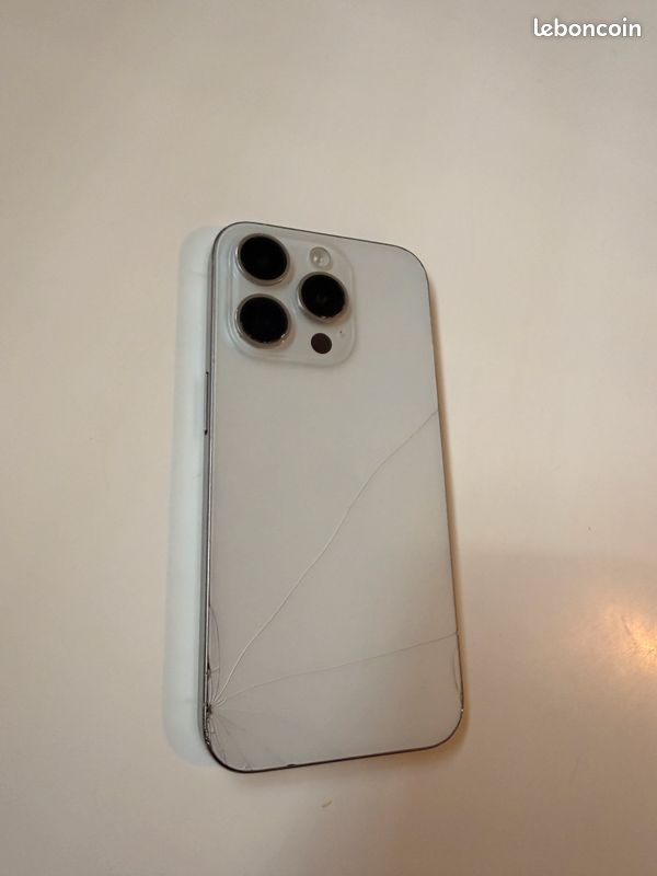 IPhone 15 Pro 256 Go (image 2)
