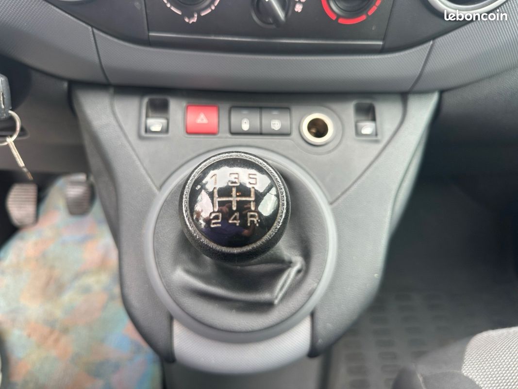 PEUGEOT PARTNER COMBI 1.6 HDI 90 PREMIUm (image 22)