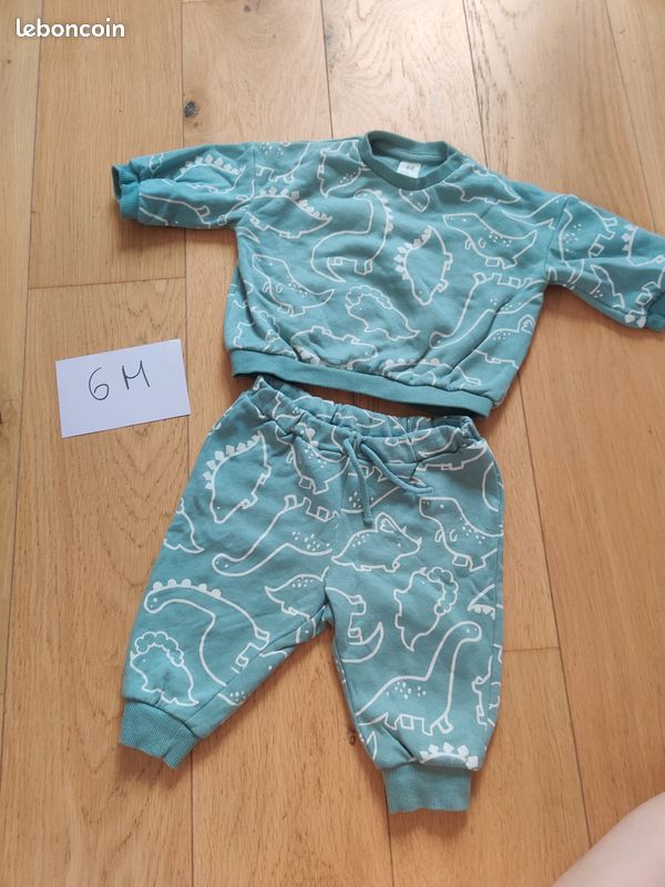 Ensemble sweat et pantalon H&M dinosaures 6 mois - Très bon état (image 1)