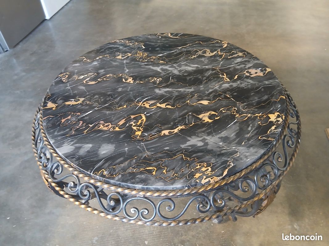 Table basse en marbre et fer forgé (image 1)