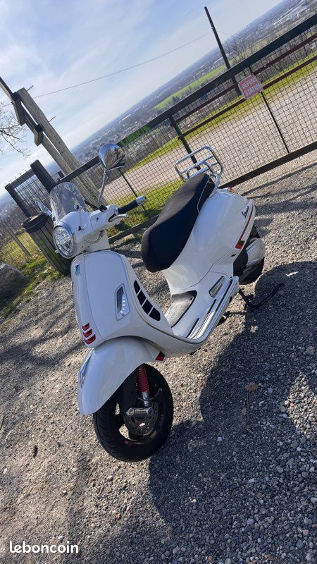 Vespa 300 gts (image 2)