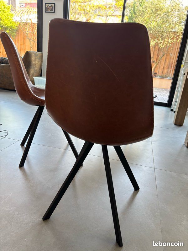 Lot de 2 chaises marrons simili cuir (image 3)