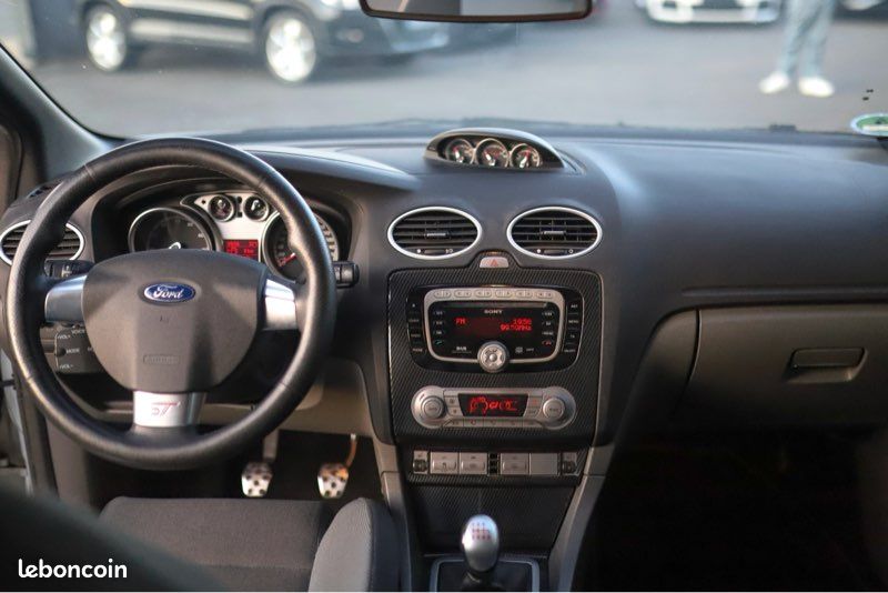 FORD FOCUS ST MK2 2.5 225 cv PHASE 2 3 PORTES - 100% ORIGINE - SIEGES CHAUFFANTS - CARNET COMPLET (image 7)