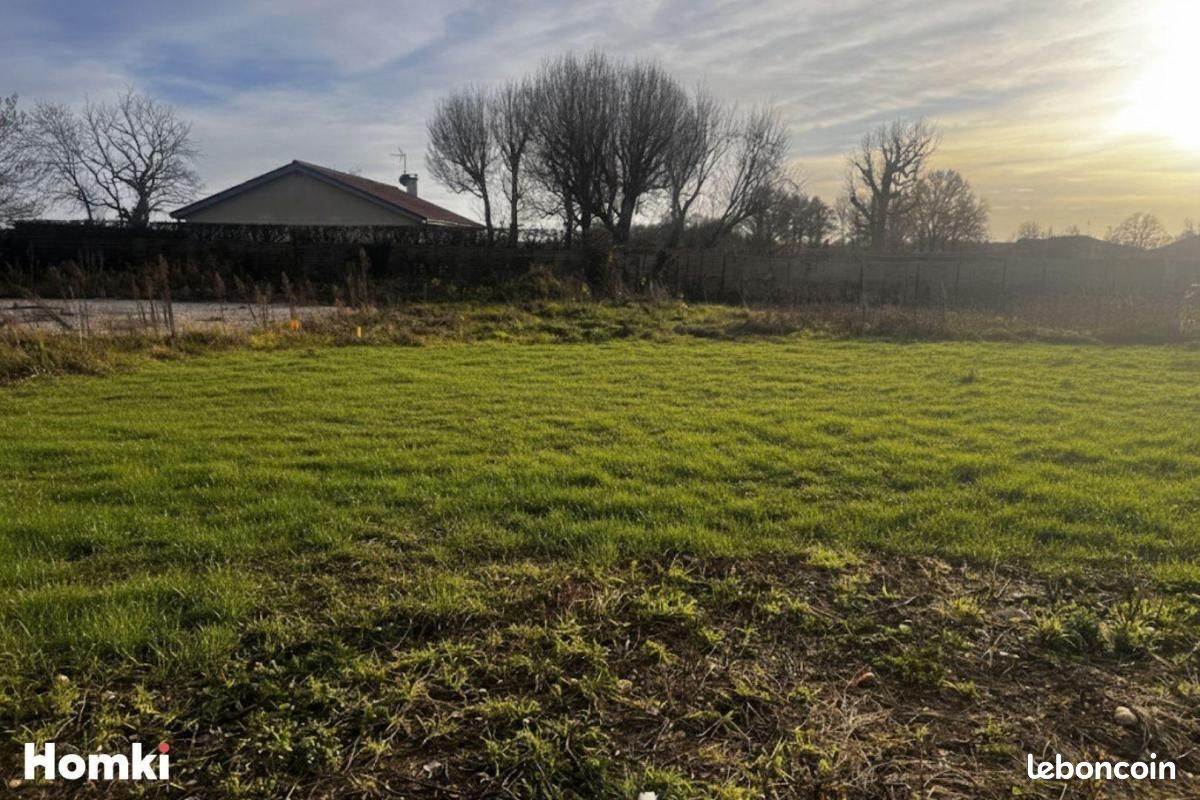 Terrain 600 m² · à Confrançon · 67 000 €