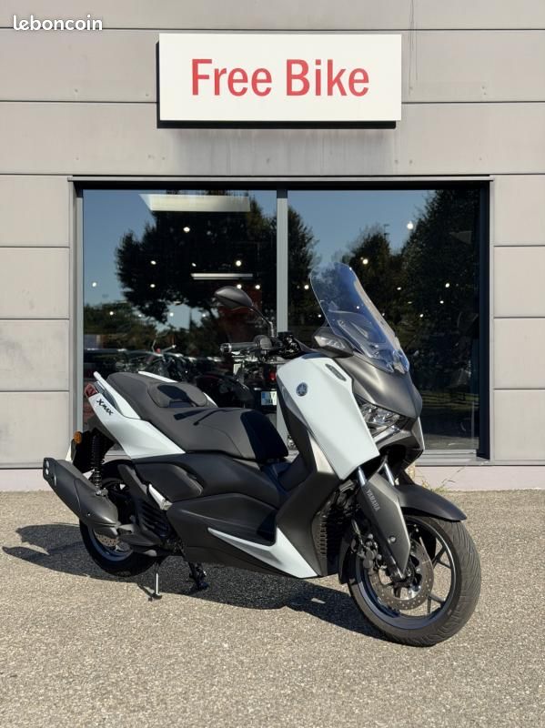 Yamaha XMAX 125 TECH MAX (image 1)