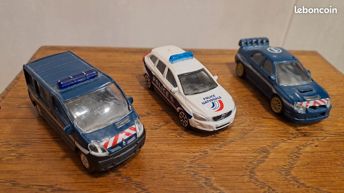 Lot De 7 Voitures Miniatures Anciennes 1/43 – Dont Minialuxe Police – Plastique Et Métal