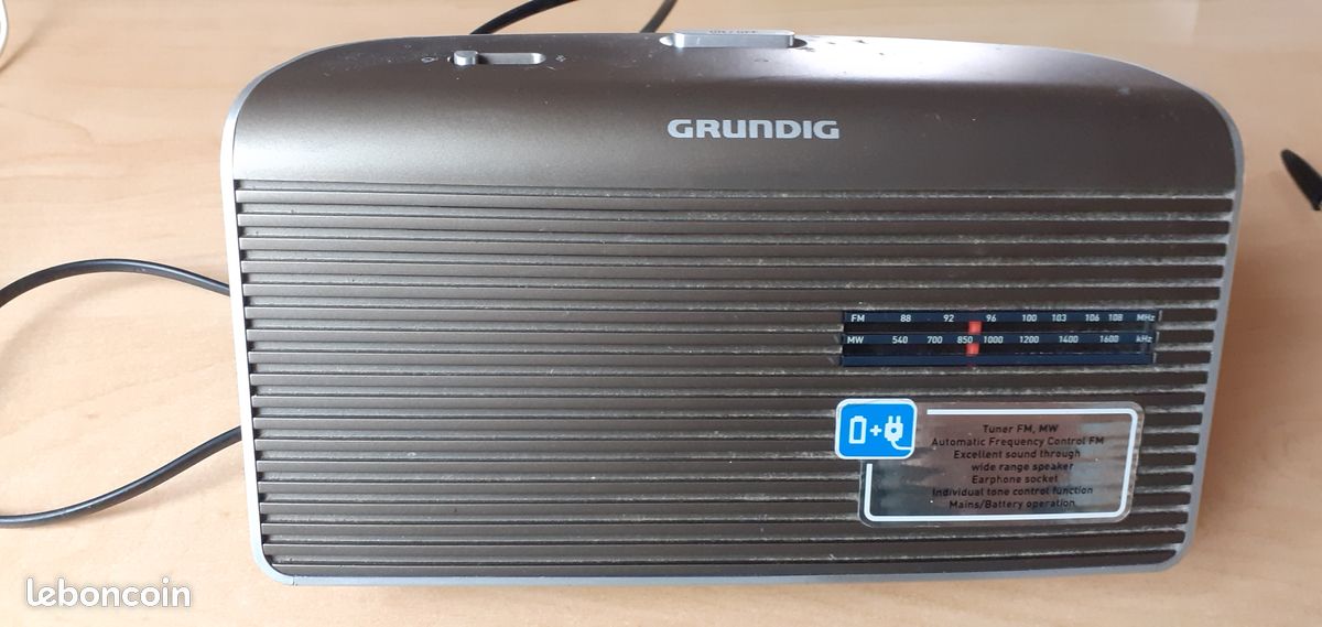 Poste de radio Grundig (image 1)