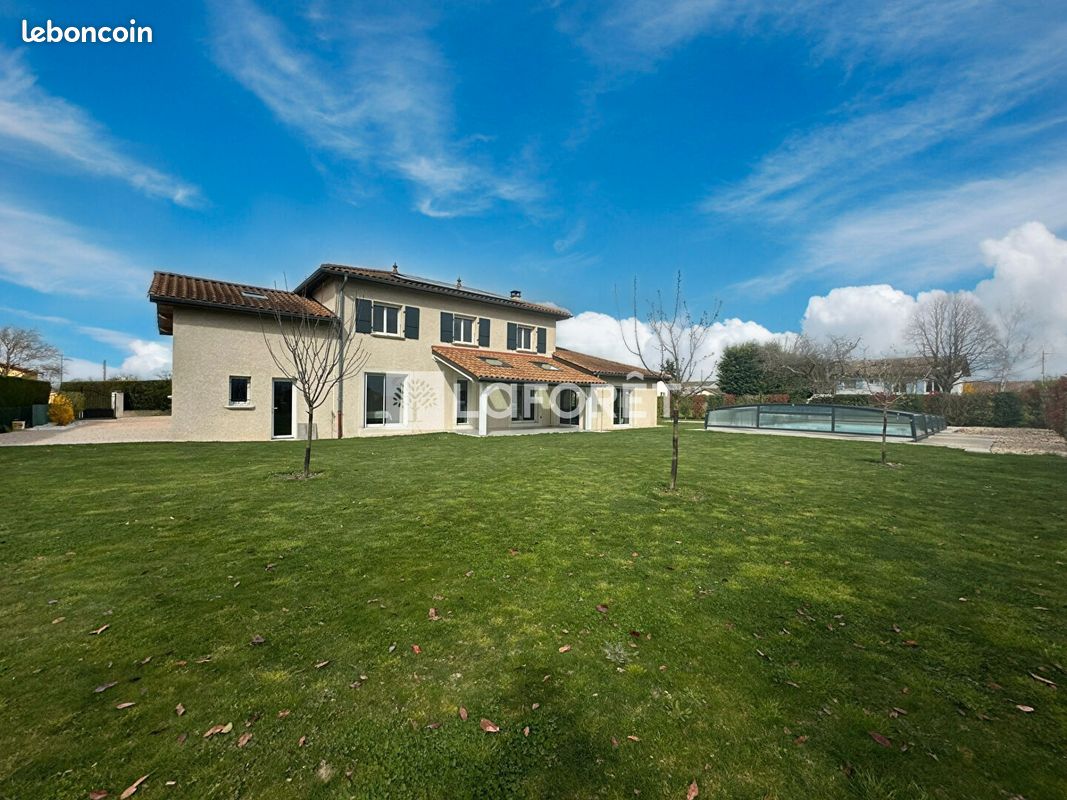 Maison 10 pièces 208 m² · à Dompierre-sur-Chalaronne · 208 m² · 559 000 €