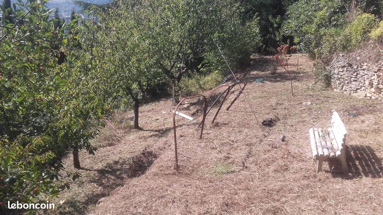 Jardin au centre ville de Privas 2155 m2