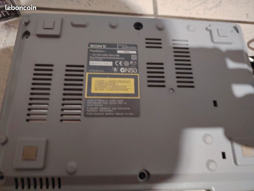 Playstation 1 Sony avec manettes câble carte mémoire et 2 jeux (image 6)