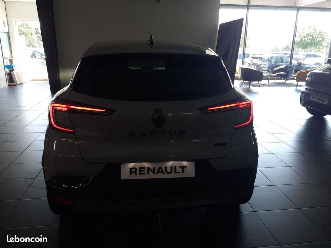 RENAULT Captur E-Tech full hybrid 160 ch esprit Alpine (image 4)