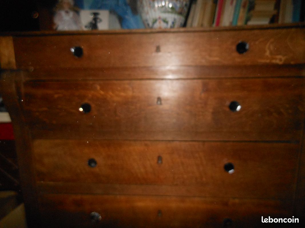 Grande commode en chêne (image 1)