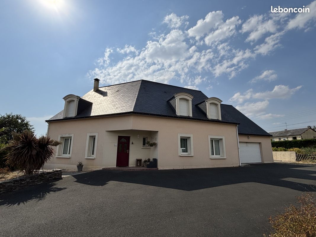 Maison 8 pièces 200 m² · à Segré-en-Anjou Bleu · 200 m² · 261 800 €