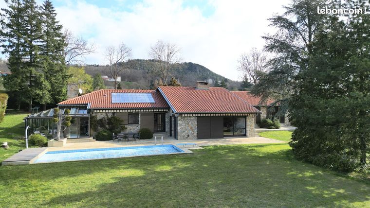 Maison 9 pièces 230 m²