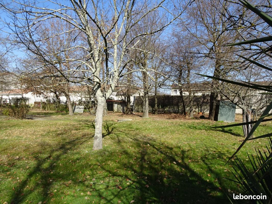 Terrain 996 m² · à La Salvetat-Saint-Gilles · 173 000 €