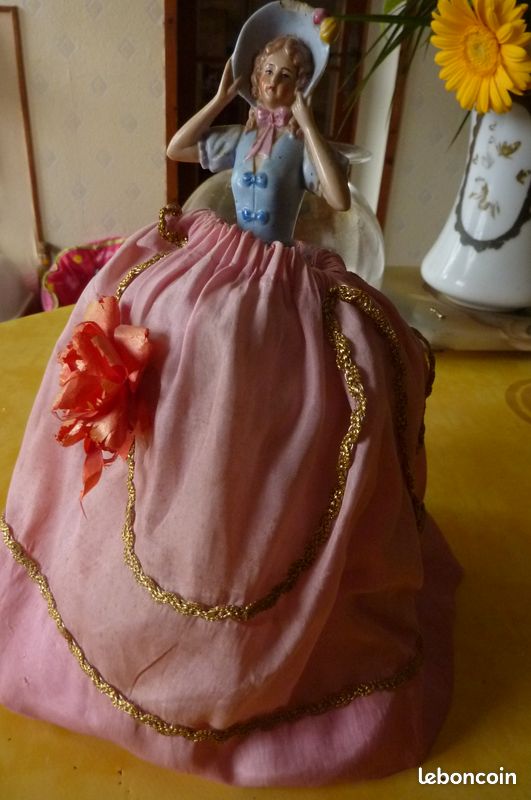Ancienne 1/2 figurine monté sur boite (image 1)