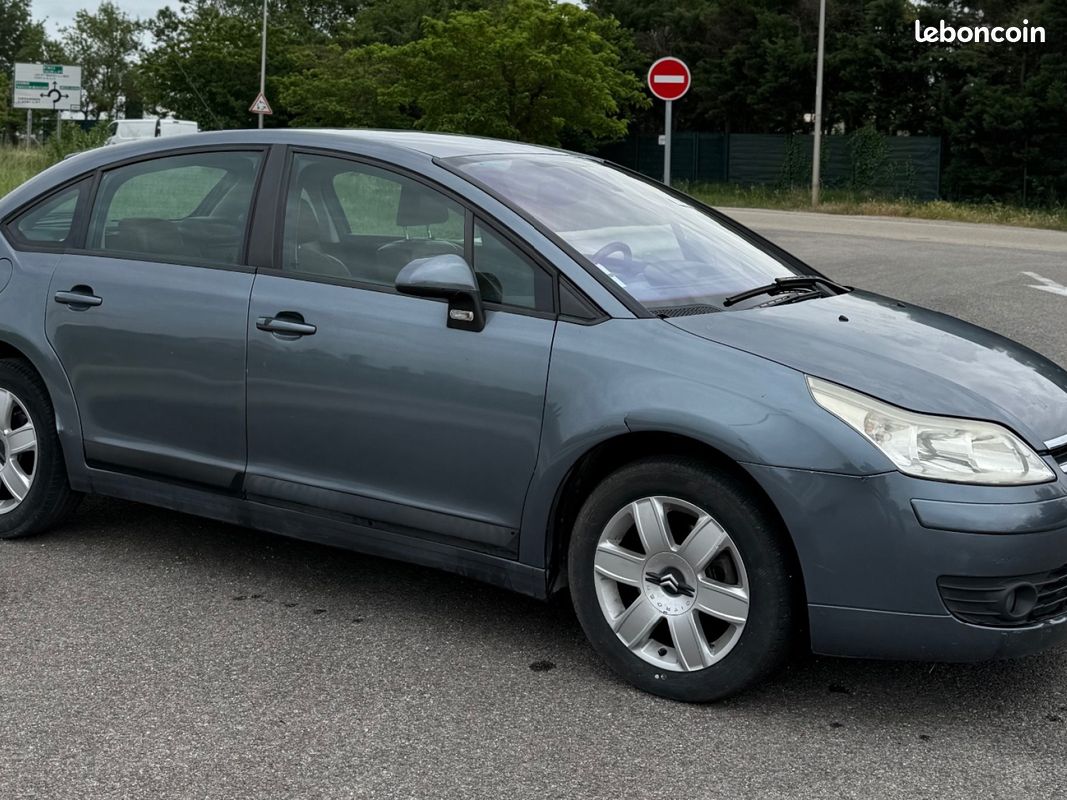 CITROEN C4 C4 HDi 110 FAP So Chic (image 5)