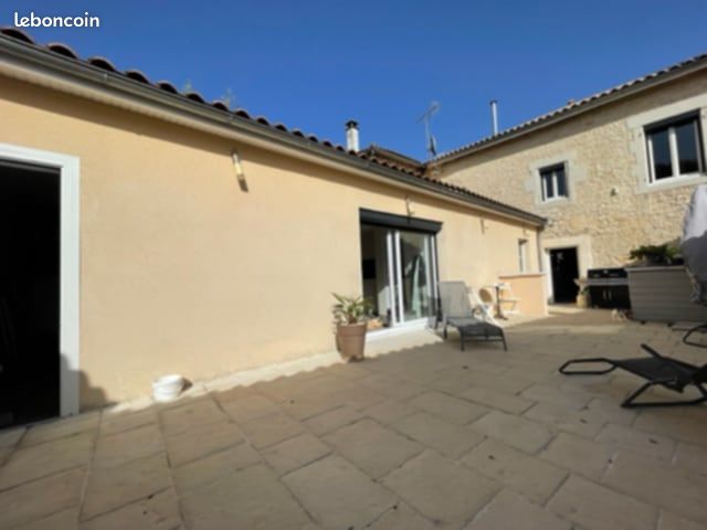 Maison 7 pièces 168 m² · à Aigre · 168 m² · 185 000 €