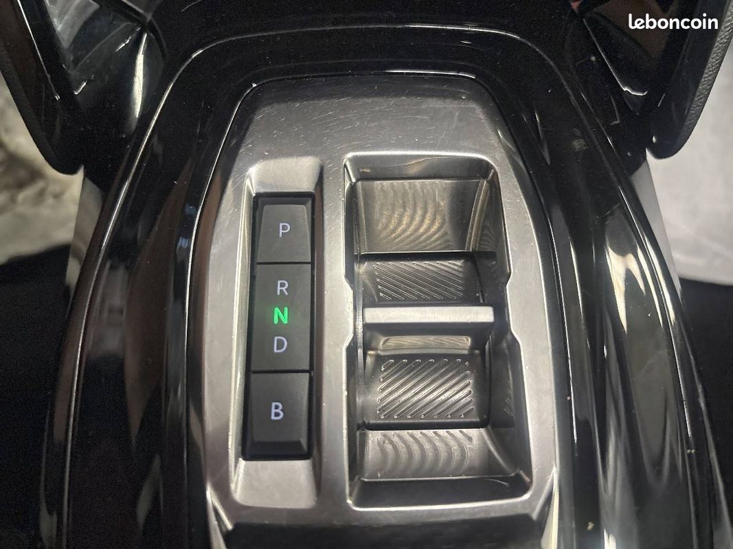 PEUGEOT 208 Electrique 50 kWh 136ch Allure Pack (image 18)