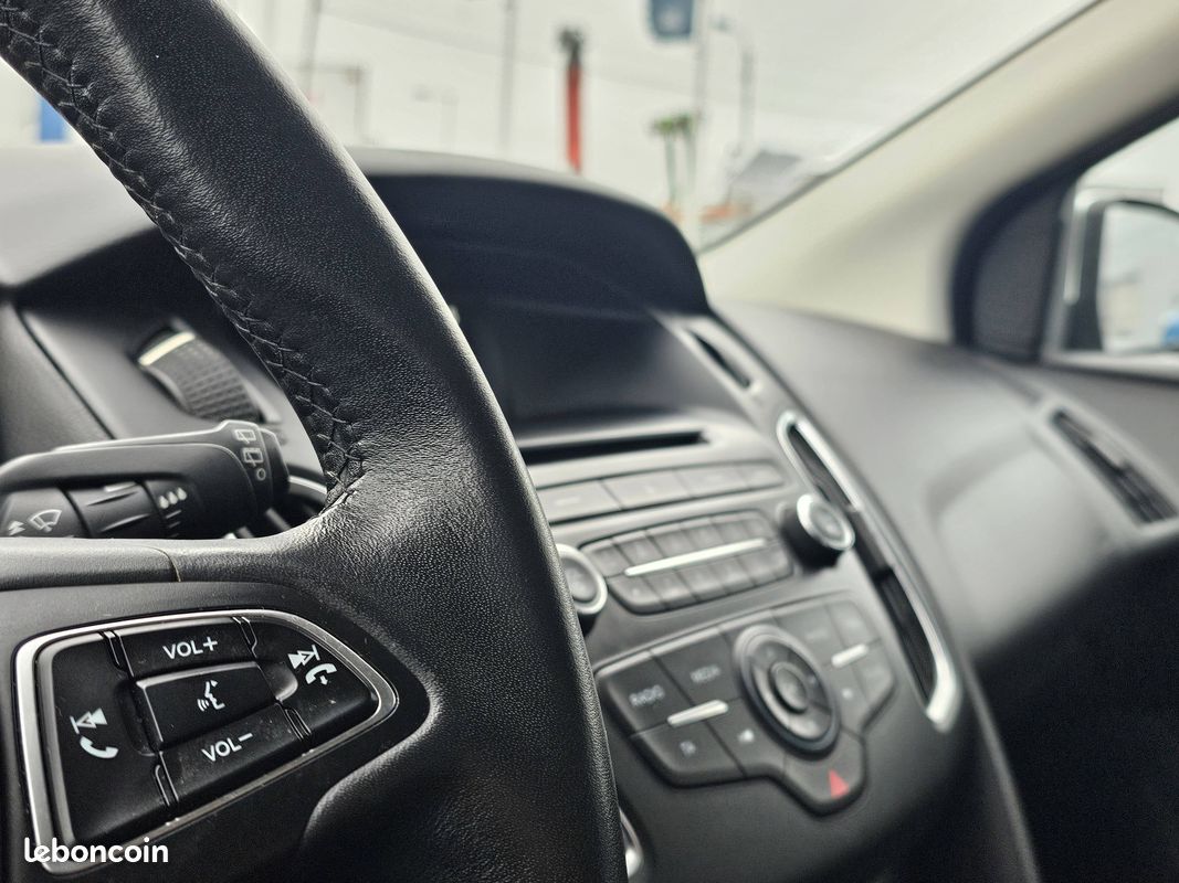 FORD Focus 1.0 EcoBoost 100 S&S 99g Trend (image 17)