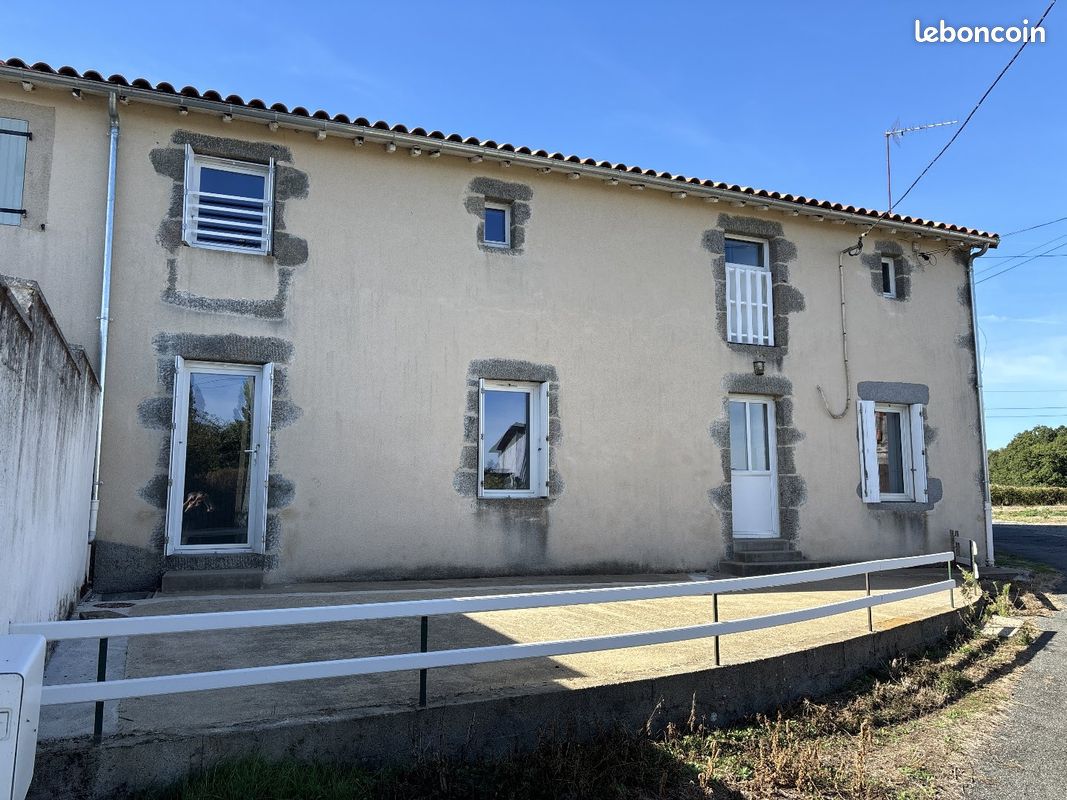 Maison 6 pièces 126 m² · à La Forêt-sur-Sèvre · 126 m² · 740 €/mois