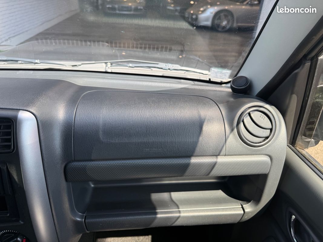 SUZUKI JIMNY JX Ranger Edition 1.3i VVT 86ch SUIVI COMPLET SUZUKI + Attelage + Galerie (image 13)