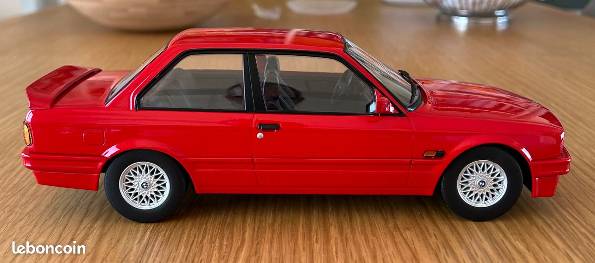 Voiture Miniature de Collection - BMW 320iS E30 Italo M3 - KK SCALE Voiture Miniature de Collection - BMW 320iS E30 Italo M3 - KK SCALE