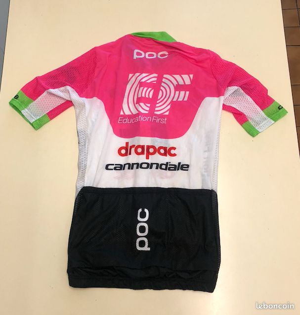 Maillot : EF Education First change de look