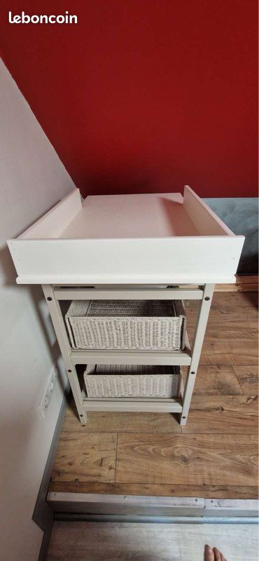 Table à langer Quax avec baignoire intégrée – Très bon état (image 1)