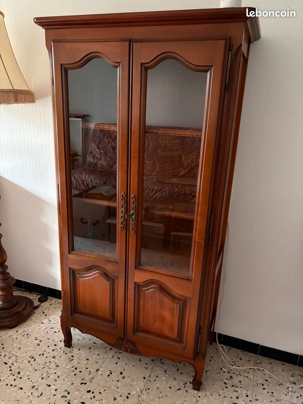 Vitrine en bois massif style Louis XV (image 1)