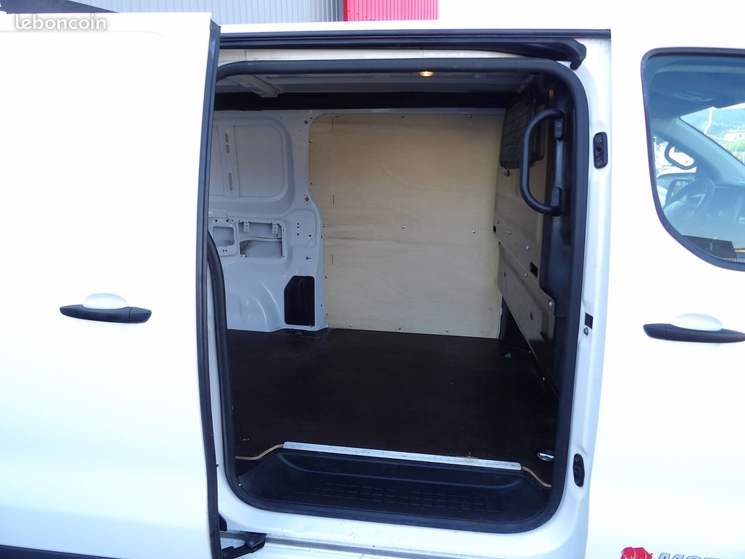 Peugeot EXPERT MOTRICITÉ RENFORCÉE STANDARD 2.0 BLUEHDI 120CH PREMIUM MOTRICITÉ RENFORCÉE (image 8)