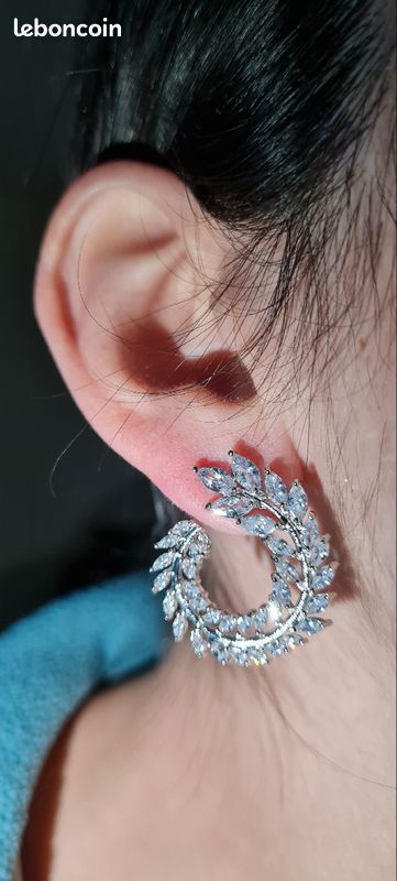 Boucles d'oreilles en cristaux neuves (image 3)