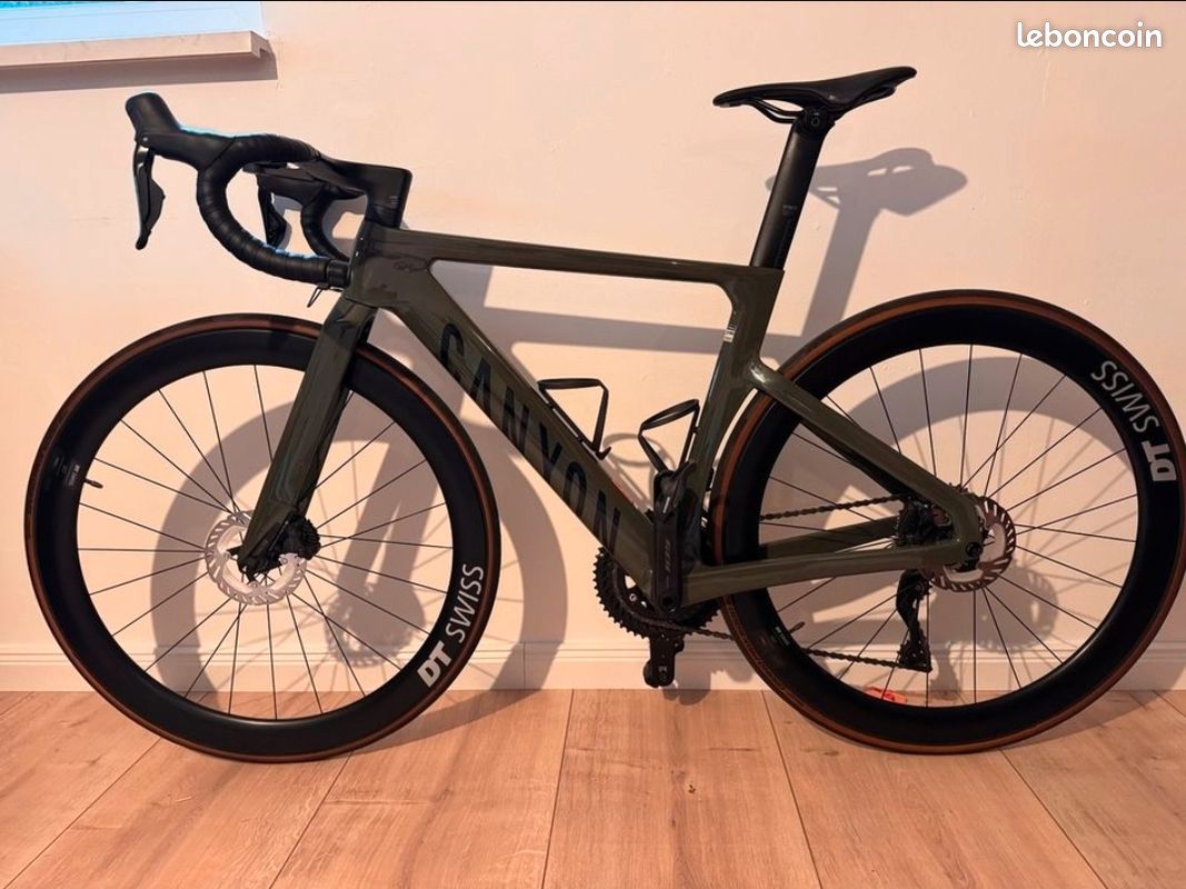 Canyon Aeroad CF SLX 7 Di2 (image 2)