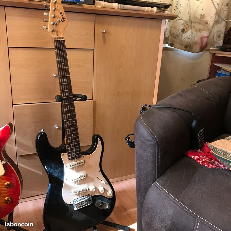 Guitare squier by fender bullet strato (image 1)