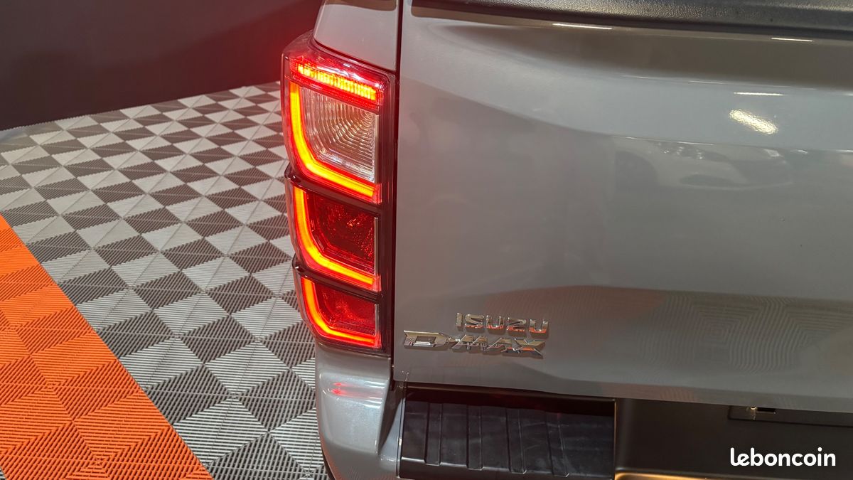 ISUZU D-MAX Dmax CREW 2,2L Nitro Sport / Pas de malus / TVA Récuperable / ATTELAGE /HARD TOP (image 42)