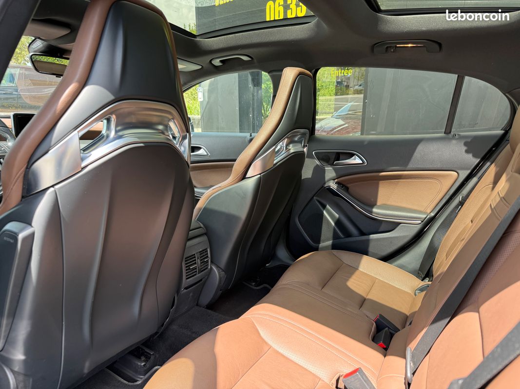 Mercedes-Benz GLA 45 AMG Recaro 2014 (image 8)