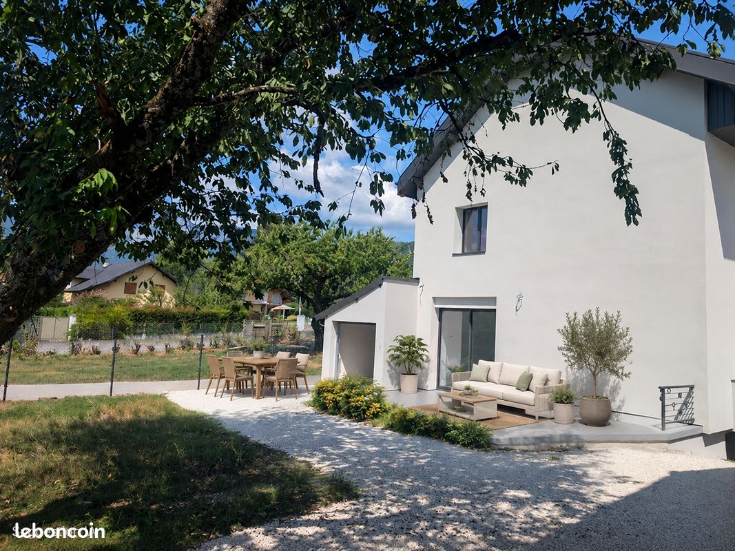 Parking 4 pièces 82 m² · à Challes-les-Eaux · 81,5 m² · 415 000 €
