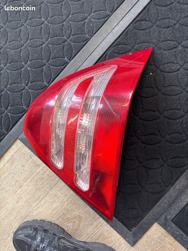 Feux arrière droit Mercedes classe C w202 (image 2)