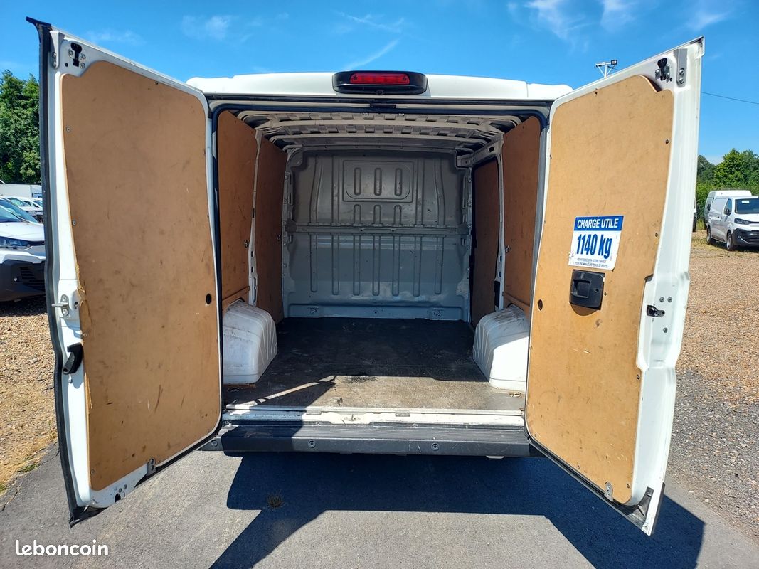 Peugeot BOXER FG 333 L1H1 2.2 BLUEHDI S&S 140CH ASPHALT (image 10)